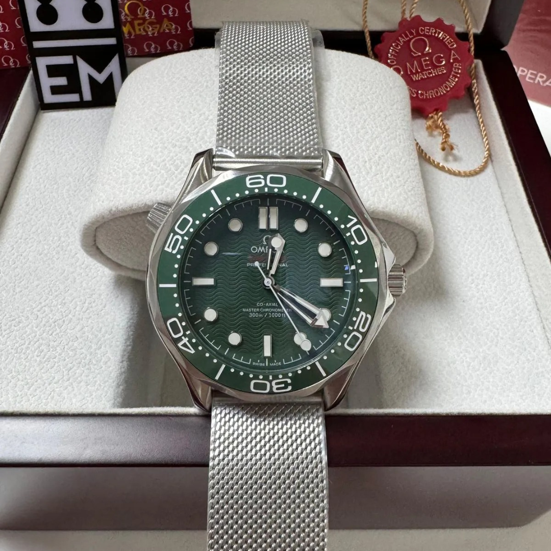 Omega Seamaster “Diver 300M” Green/Mesh Bracelet - Image 2