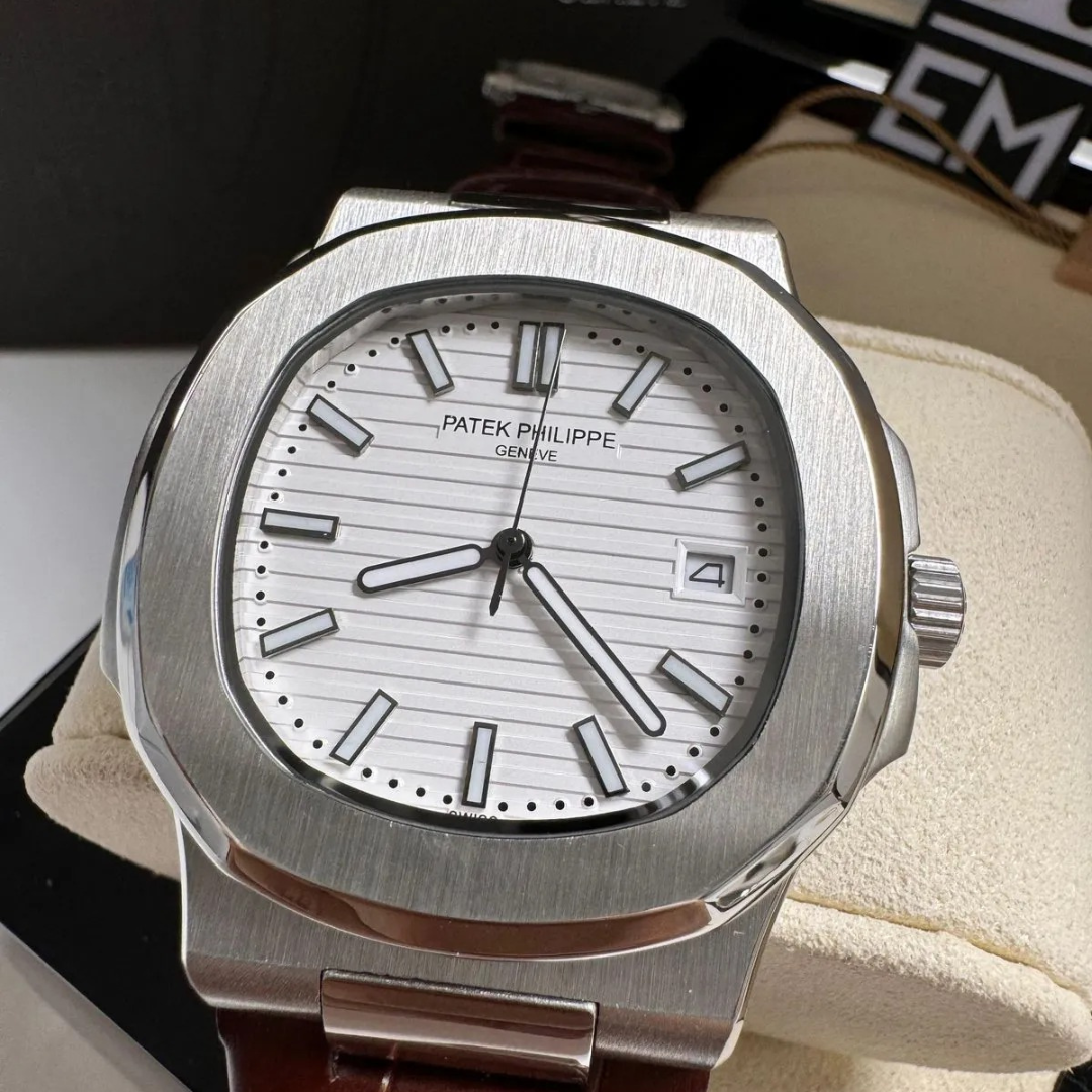 Patek Philippe Nautilus White Automatic 40mm - Image 2
