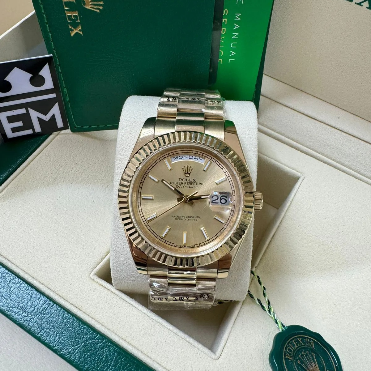 Rolex Day-Date 40 – Gold Dial - Image 2
