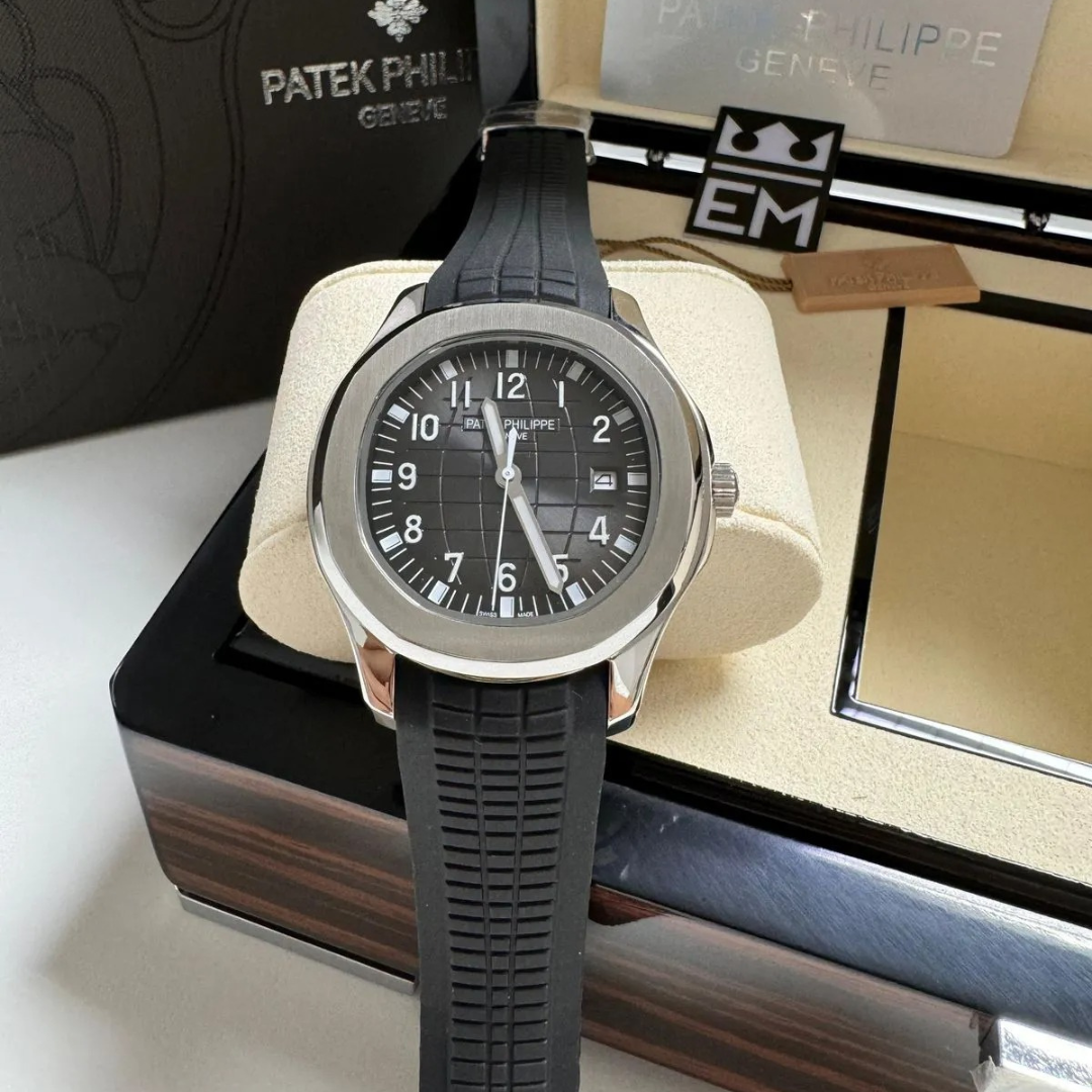 Patek Philippe Aquanaut Black Automatic 42 mm - Image 2