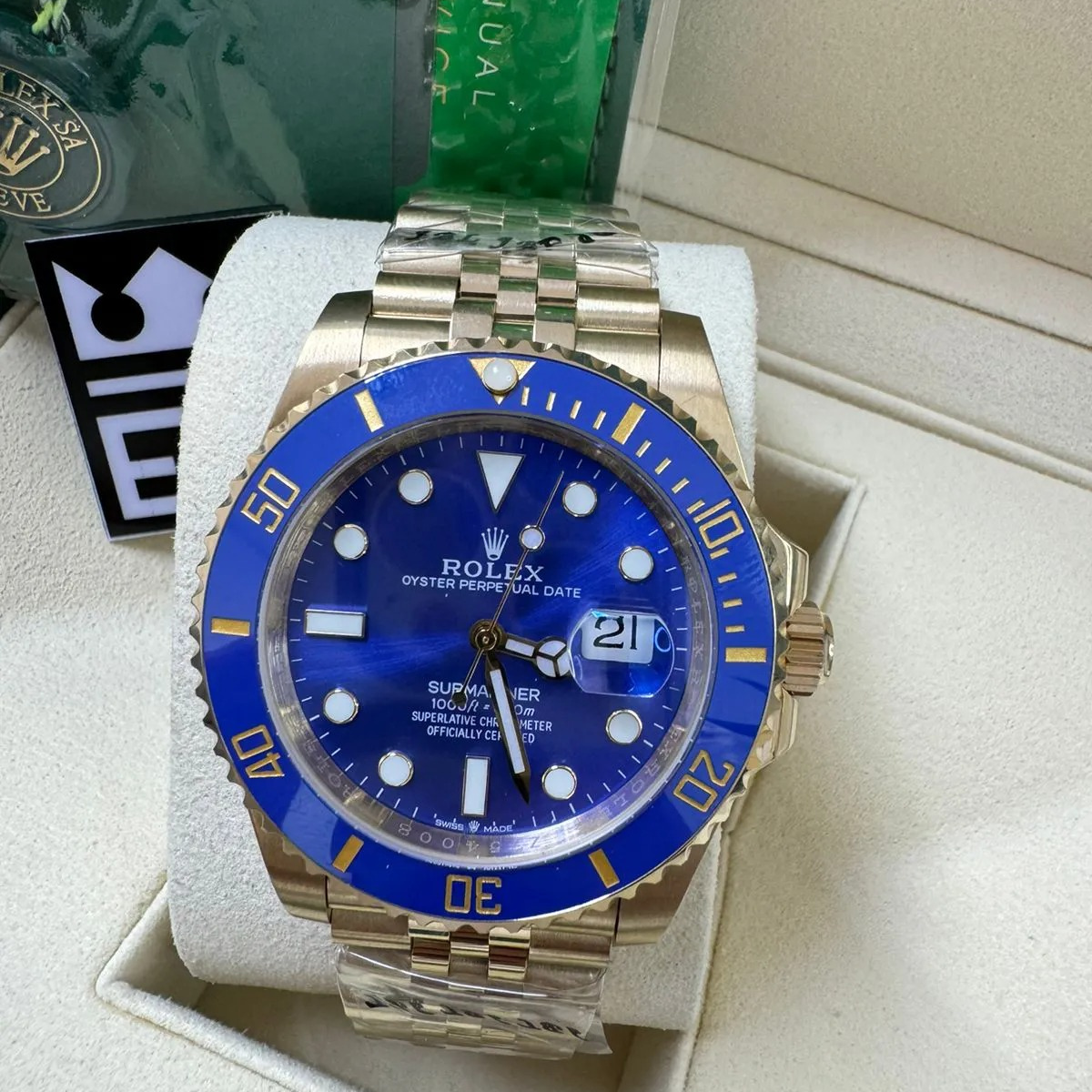Rolex Submariner 40 – Blue Dial – Yellow Gold - Image 2