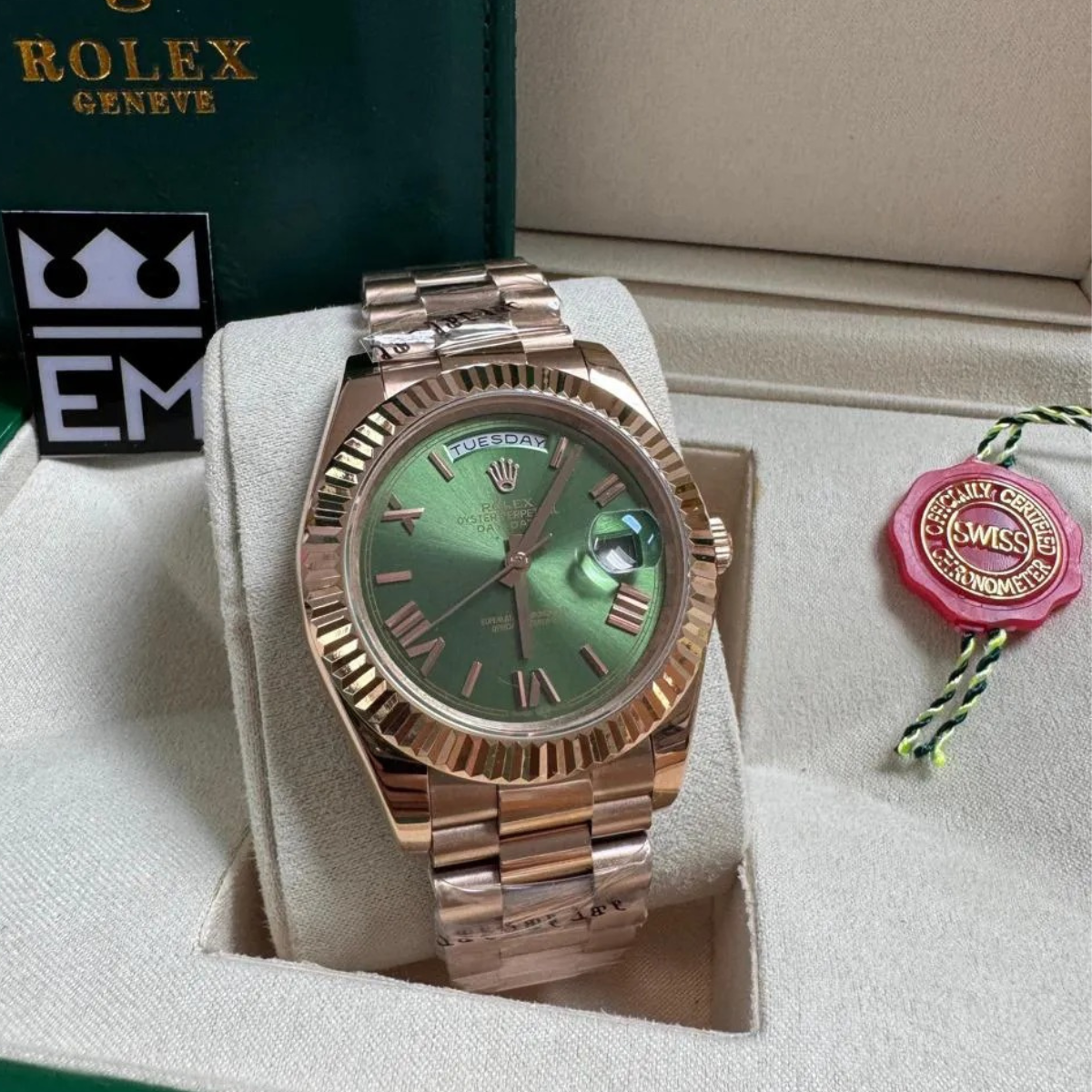 Rolex Day-Date 40 – Green Dial with Roman Numerals B - Image 3
