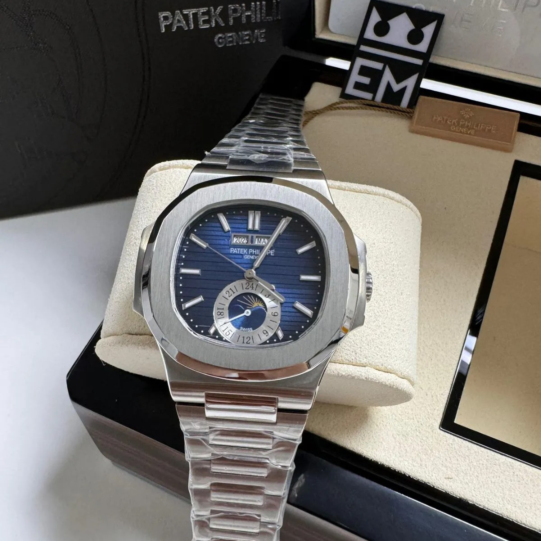 Patek Philippe Nautilus Blue Moonphase Automatic - Image 3