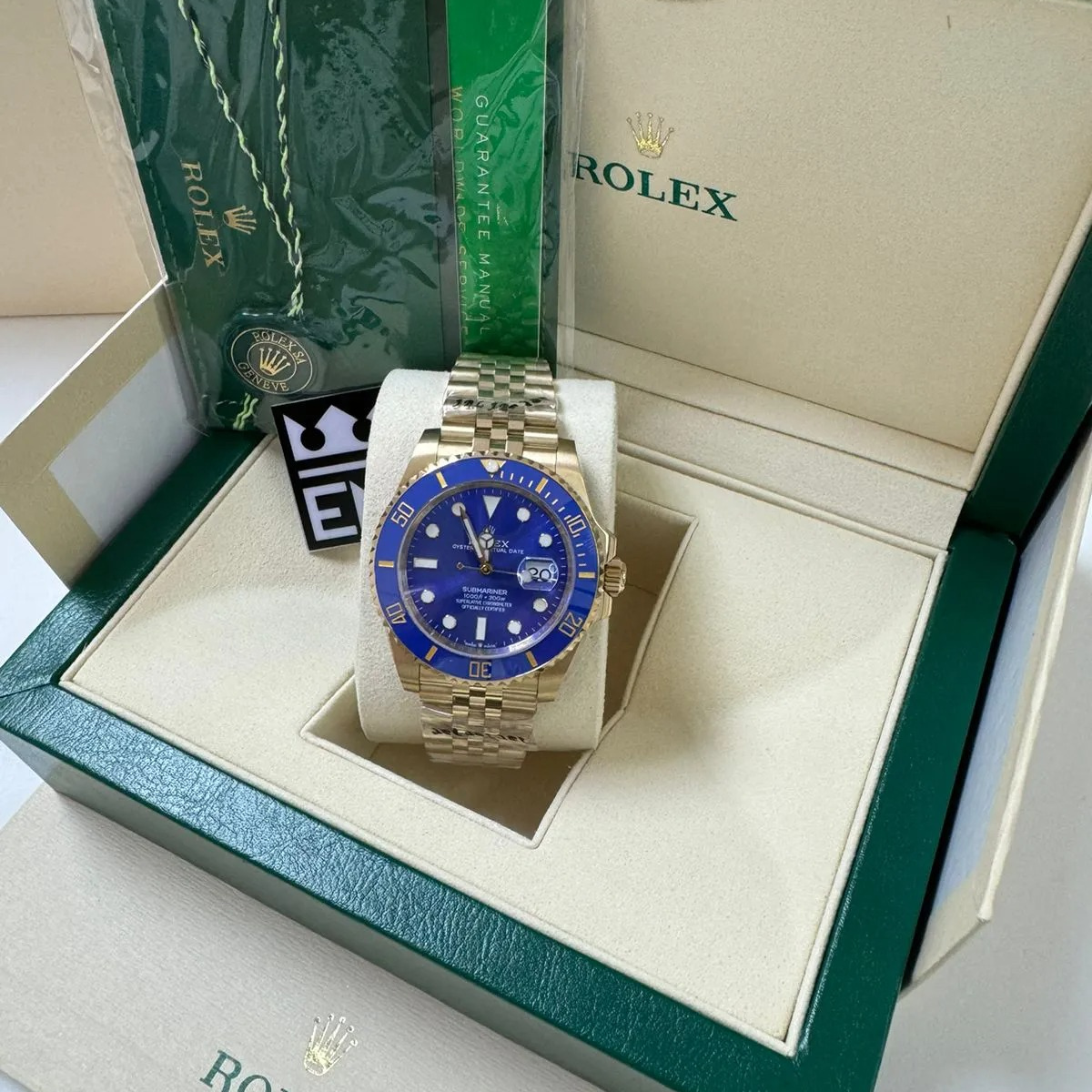 Rolex Submariner 40 – Blue Dial – Yellow Gold - Image 3