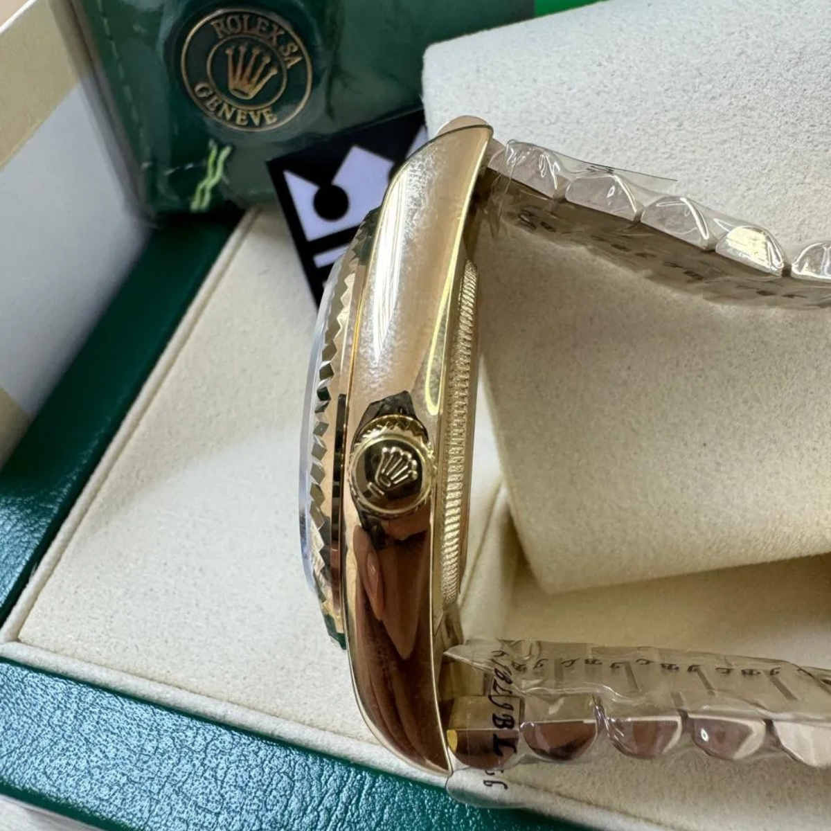 Rolex Day-Date 40 – Green Dial with Roman Numerals - Image 4