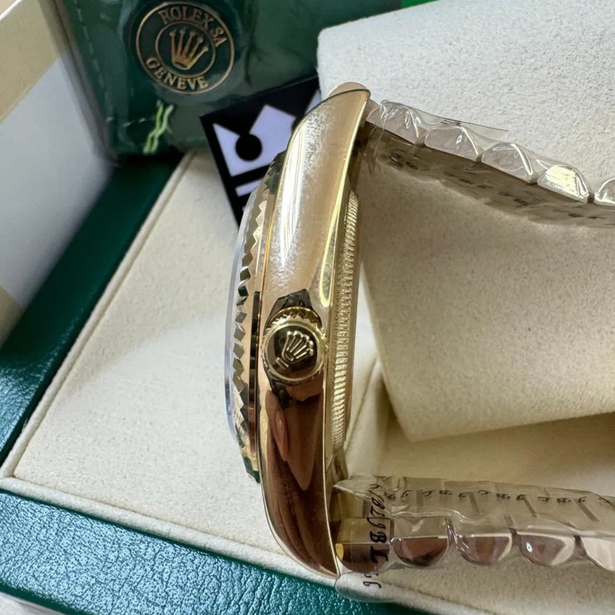 Rolex Day-Date 40 – Gold Dial - Image 4