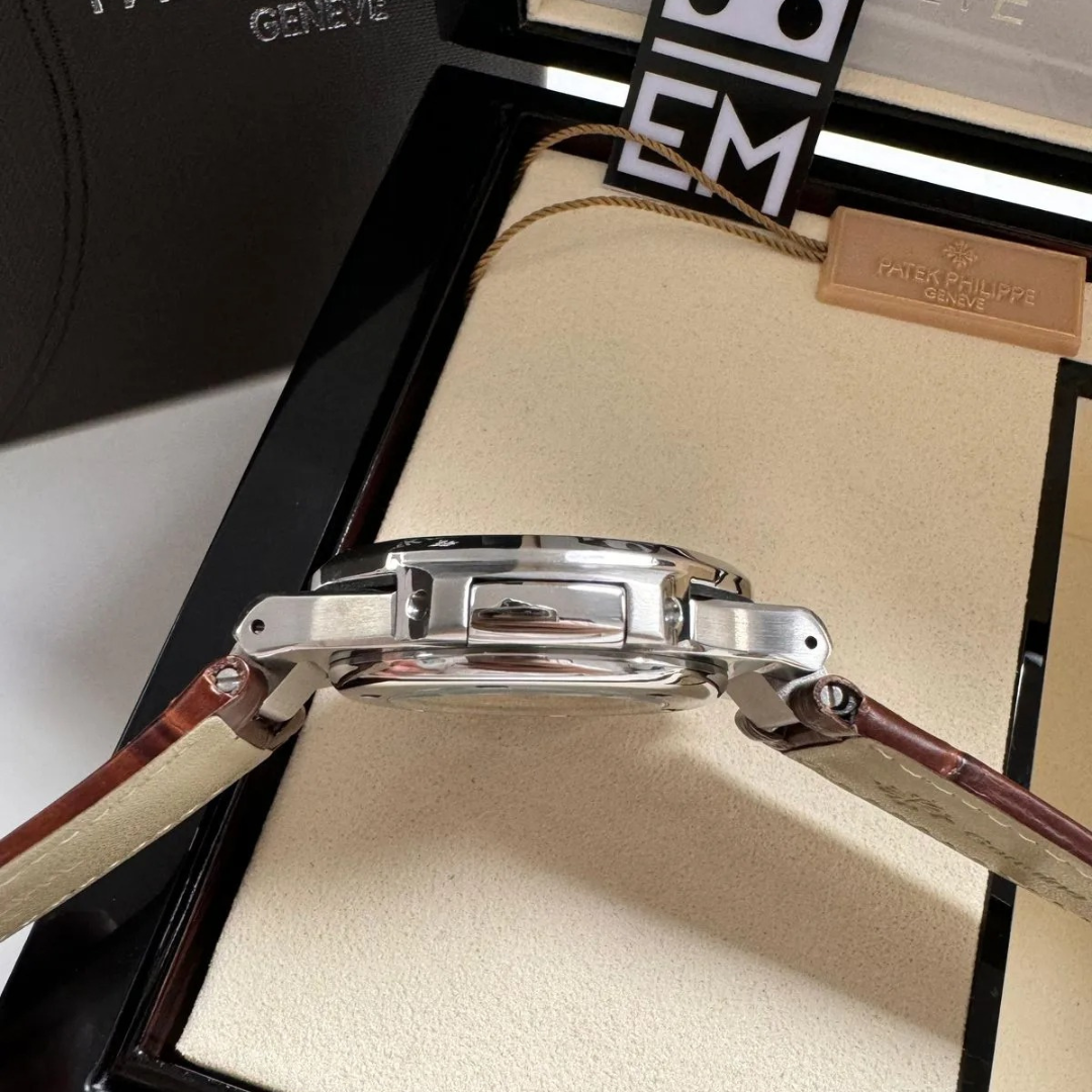 Patek Philippe Nautilus White Automatic 40mm - Image 4
