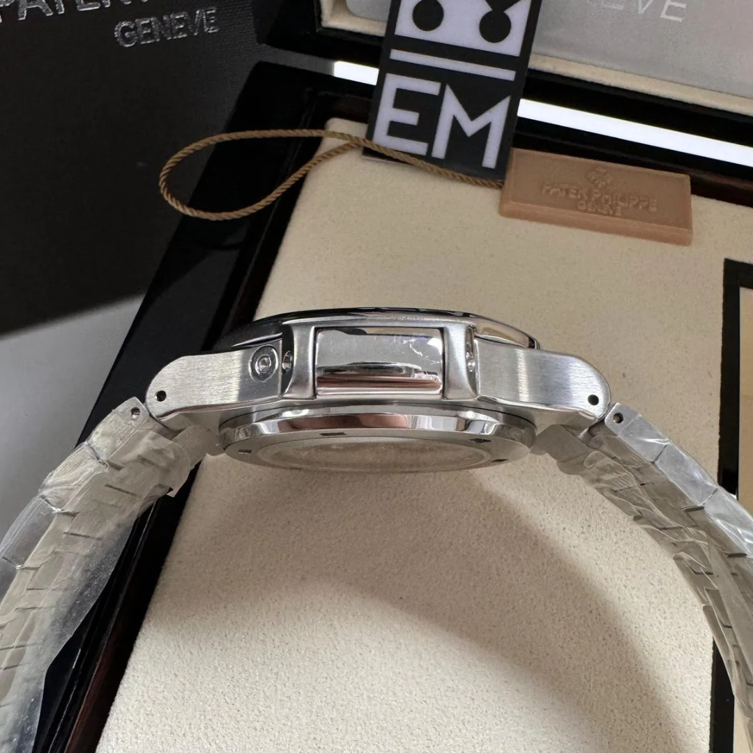 Patek Philippe Nautilus Blue Moonphase Automatic - Image 5