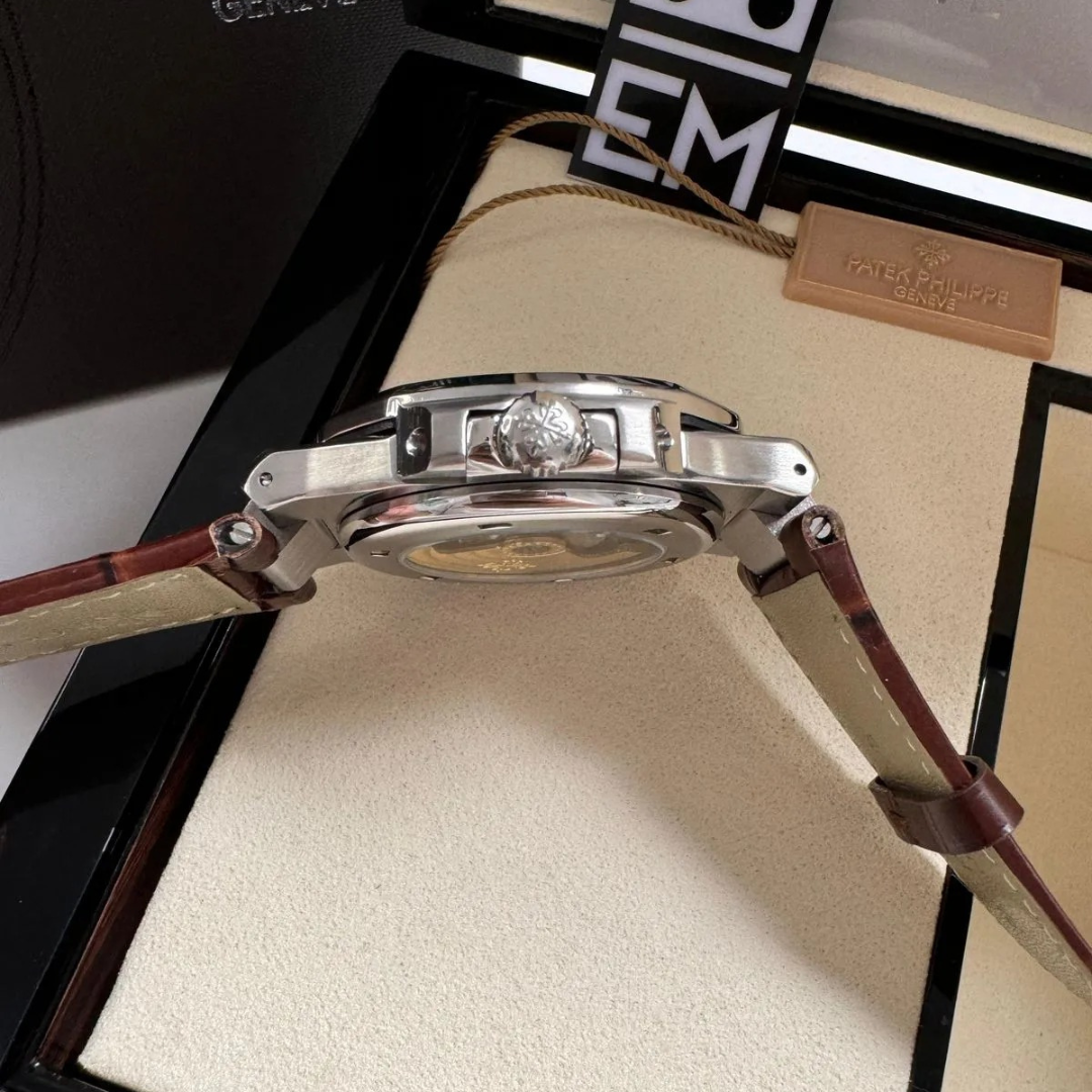 Patek Philippe Nautilus White Automatic 40mm - Image 5