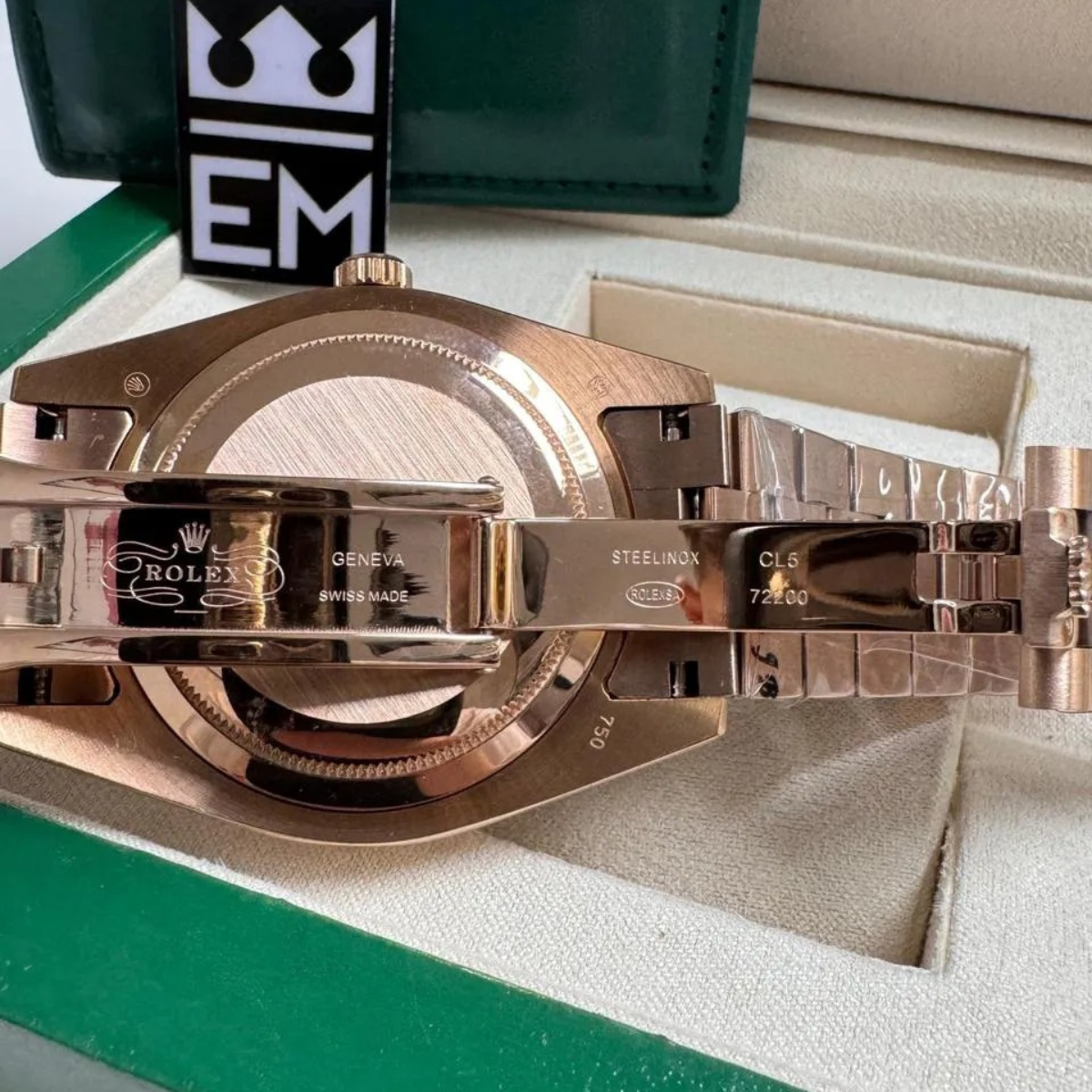 Rolex Day-Date 40 – Green Dial with Roman Numerals B - Image 6