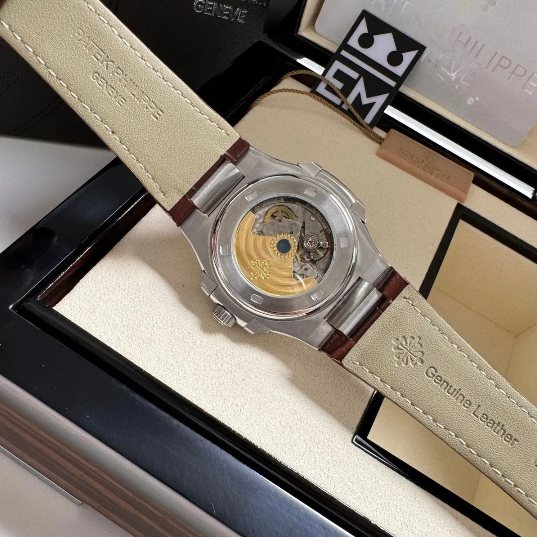 Patek Philippe Nautilus White Automatic 40mm - Image 6